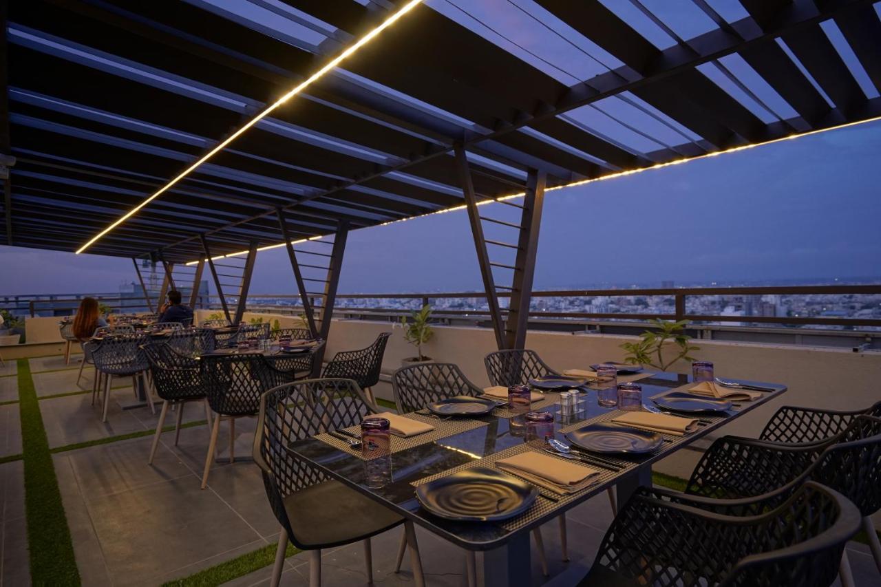The Galleria Hotel Rajkot Buitenkant foto