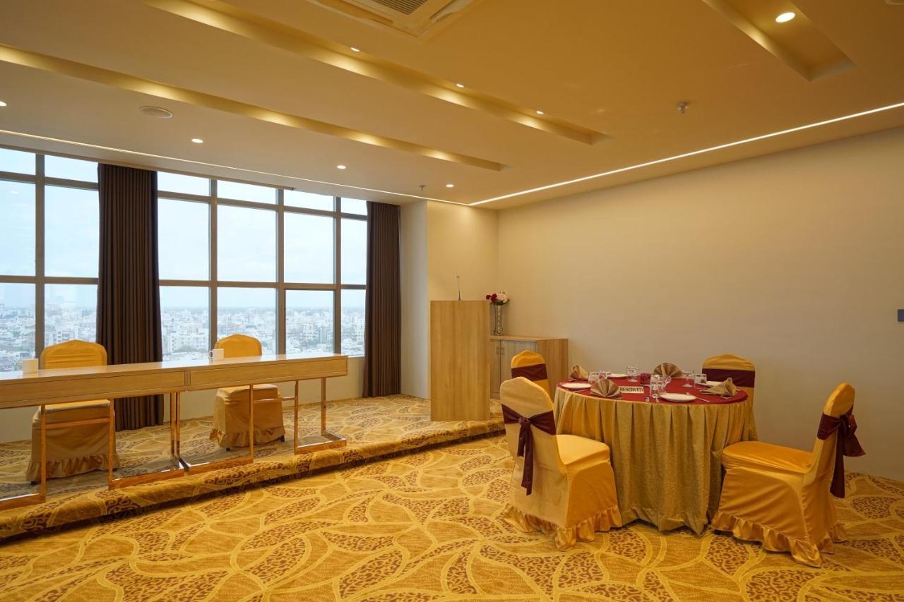 The Galleria Hotel Rajkot Buitenkant foto